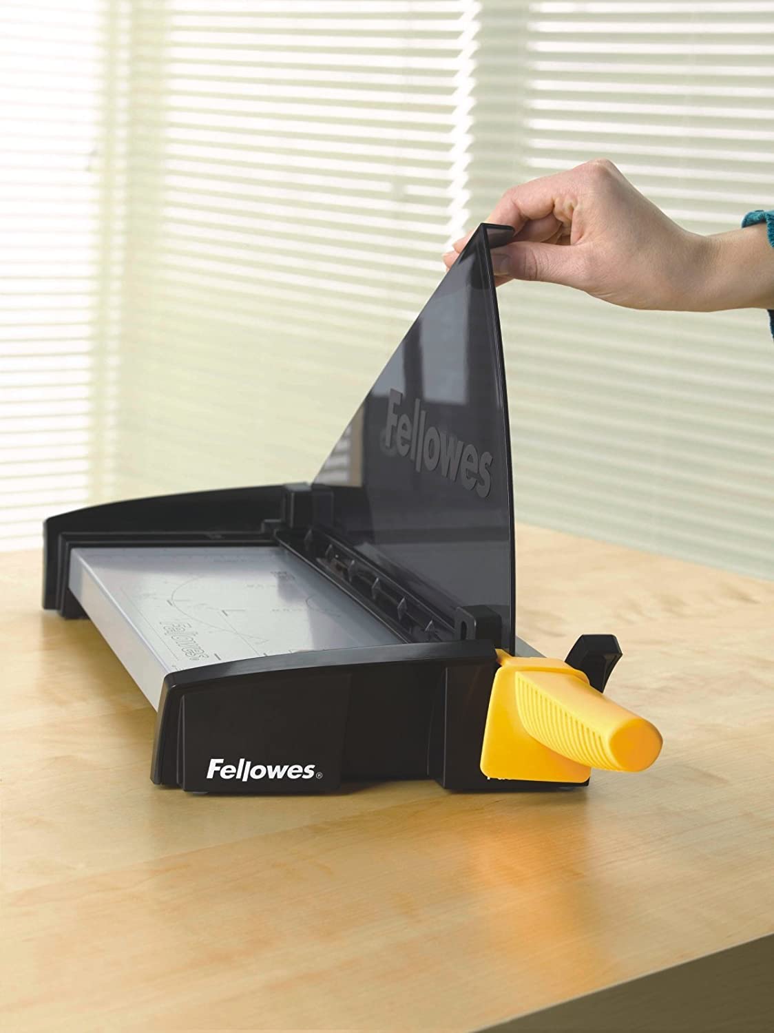 ขายถูก แท่นตัดกระดาษ Fellowes รุ่น Fusion A3