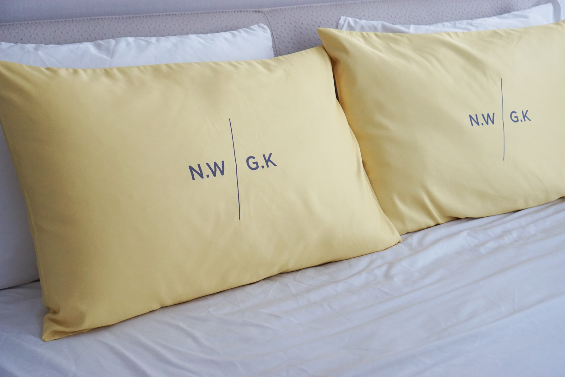 ปลอกหมอนหนุนคู่ พิมพ์ลายเต็มผืน Minimal - Yellow