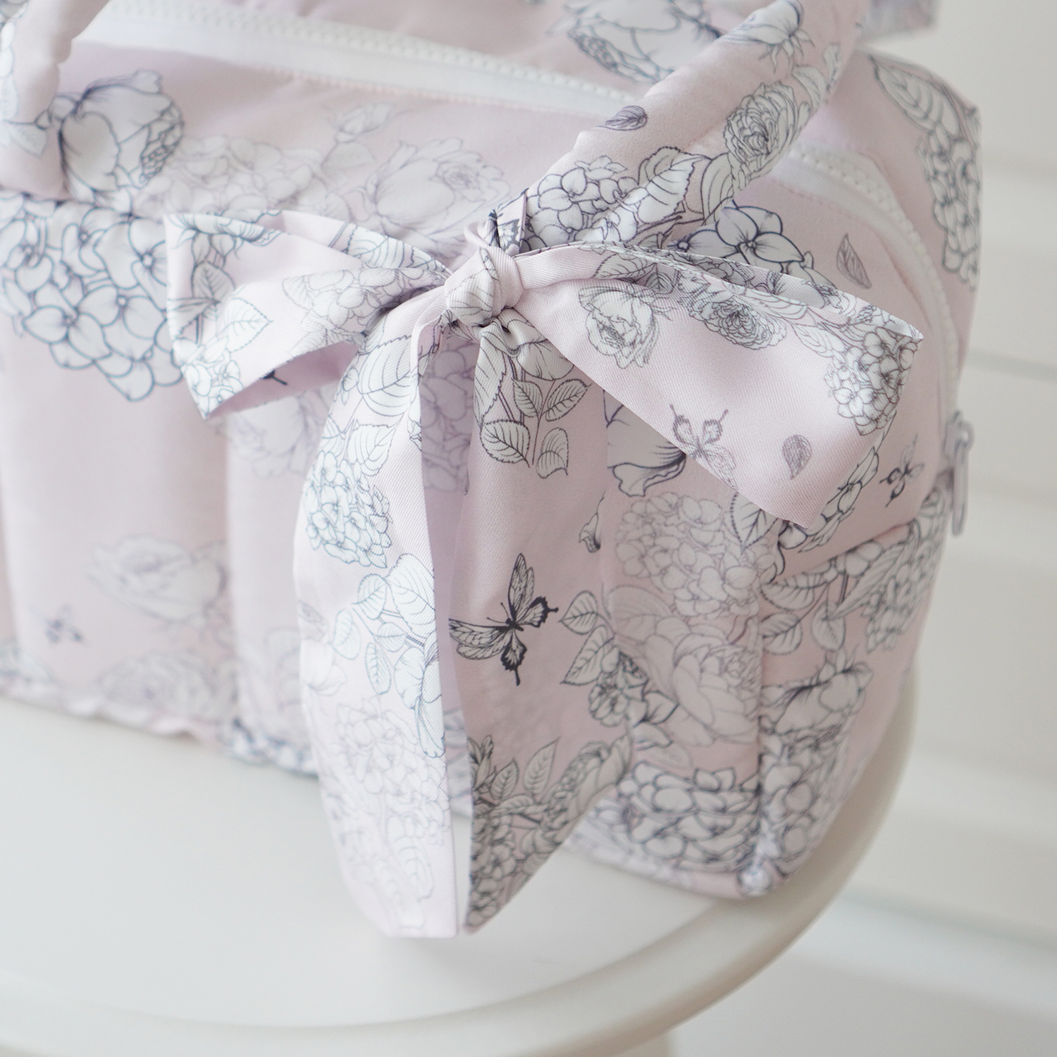 Fluffy Bowling Bag กระเป๋านุ่มนิ่ม ทรง Bowling แบบพร้อมส่ง ลาย Butterfly Vintage - Pink
