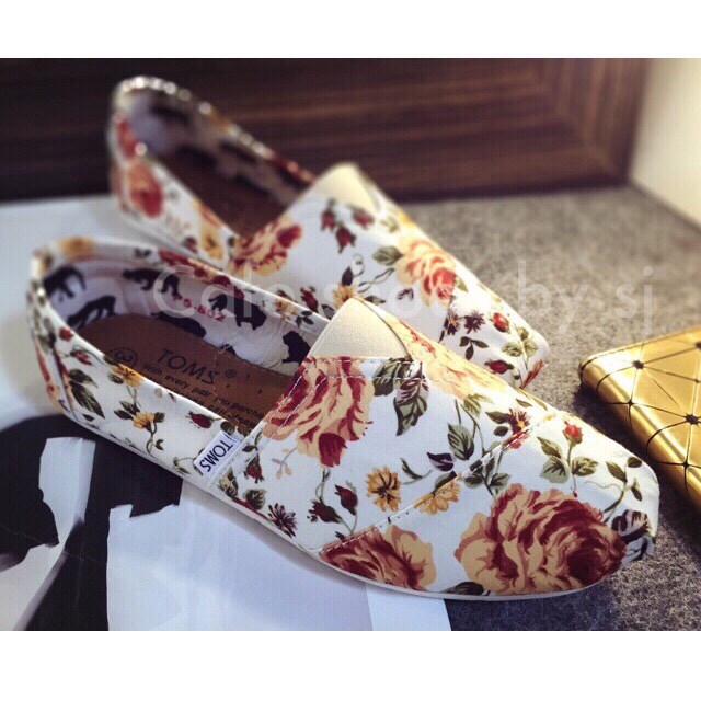 พร้อมส่ง : รองเท้าTOMSพิมพ์ลายดอก