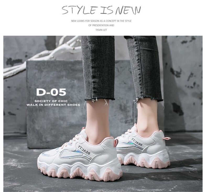 รองเท้าผ้าใบสปอร์ตแต่งลายส้น