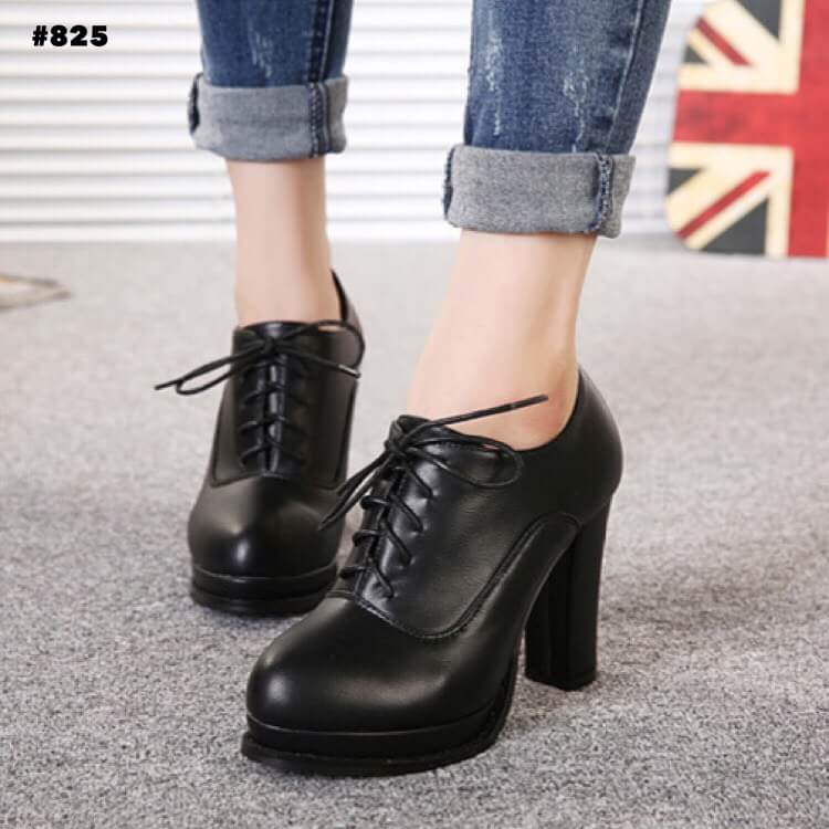 รองเท้าผ้าใบทรงมินิบูท (สีครีม)