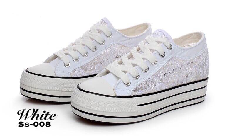 รองเท้าผ้าใบเกาหลีฉลุลาย (สีดำ)