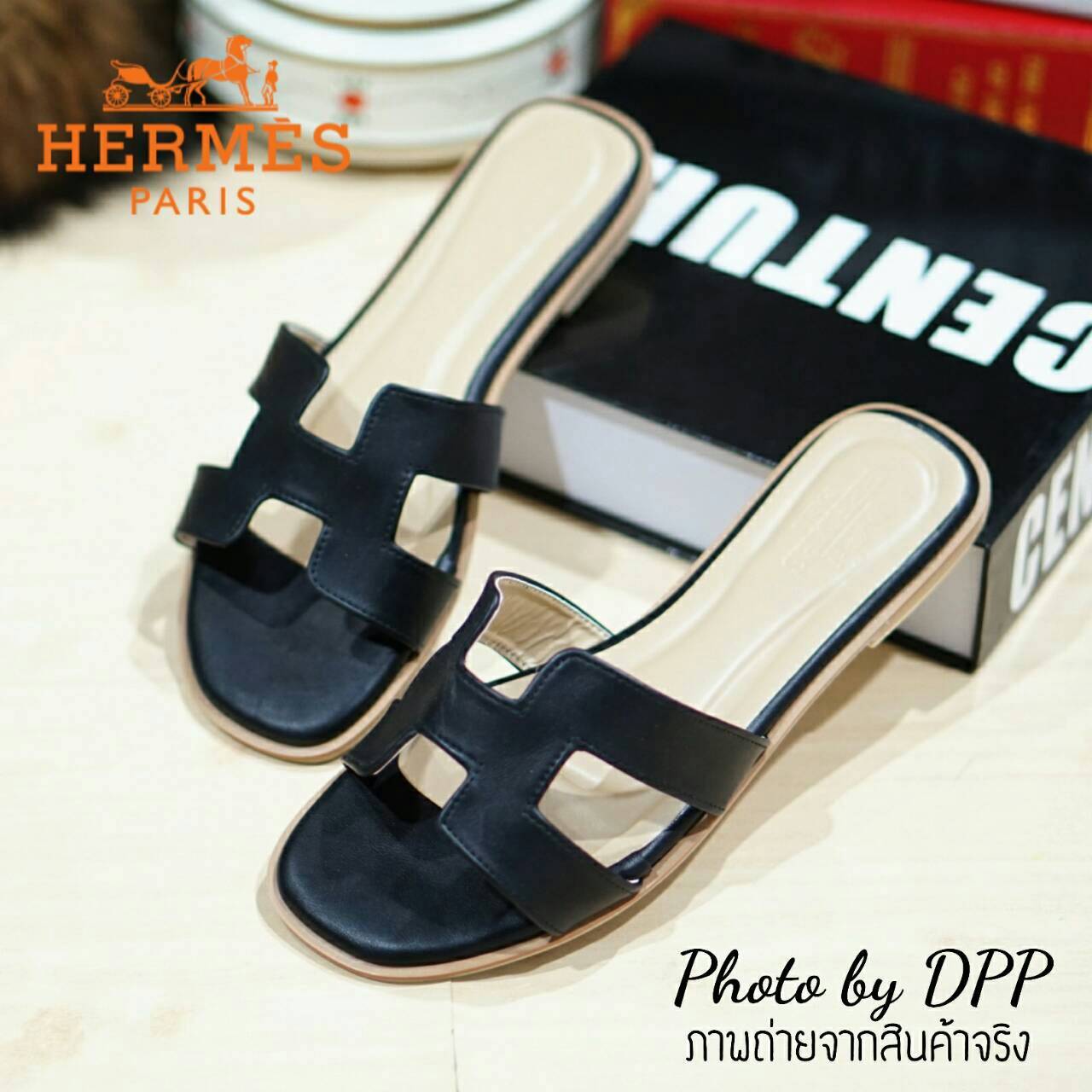 พร้อมส่ง : รองเท้าแตะ Hermes (สีดำ)