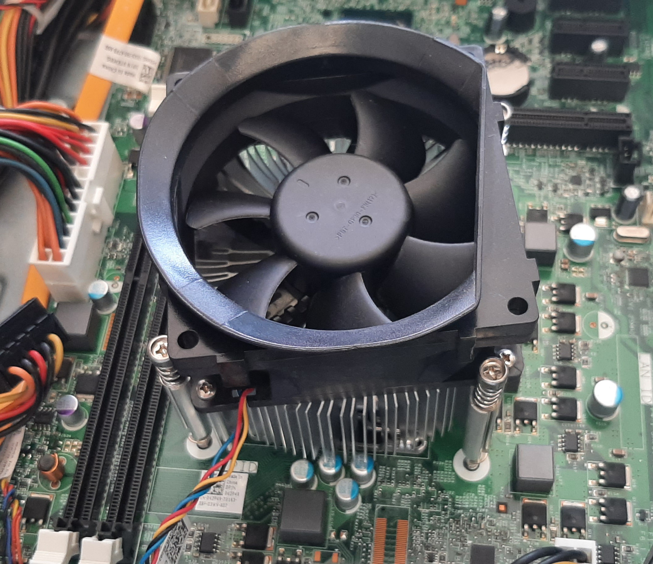 คอมพิวเตอร์ตั้งโต๊ะมือสอง Dell Optiplex 3010 DT (i3-3220 Ram4GB HDD1TB) สภาพดี ประกันร้าน 1 เดือน