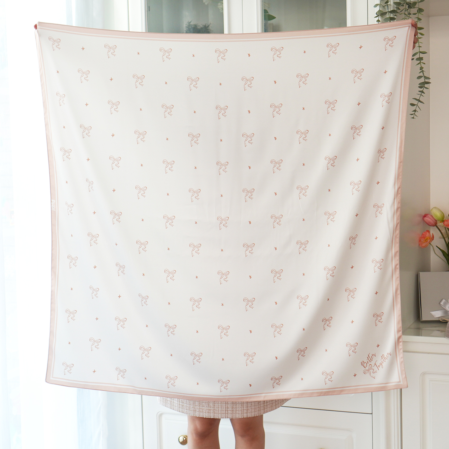 ผ้าพันคอ พร้อมส่ง ลาย Valentine's Ribbon - Beige (แถมฟรี ถุงผ้าเข้าเซท เฉพาะวาเลนไทน์ 2025 เท่านั้น!!)