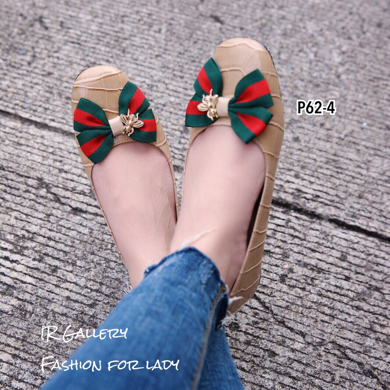 รองเท้าคัทชูส้นแบนหนังลายจระเข้ (สีดำ)