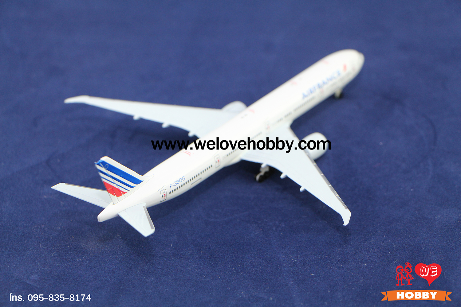 โมเดลเครื่องบิน Air France (Boeing 777) ฝรั่งเศส ไซส์กลาง แบบมีล้อเครื่องบิน (1:400)