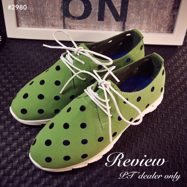พร้อมส่ง : รองเท้าผ้าใบลายจุด (สีเขียว)