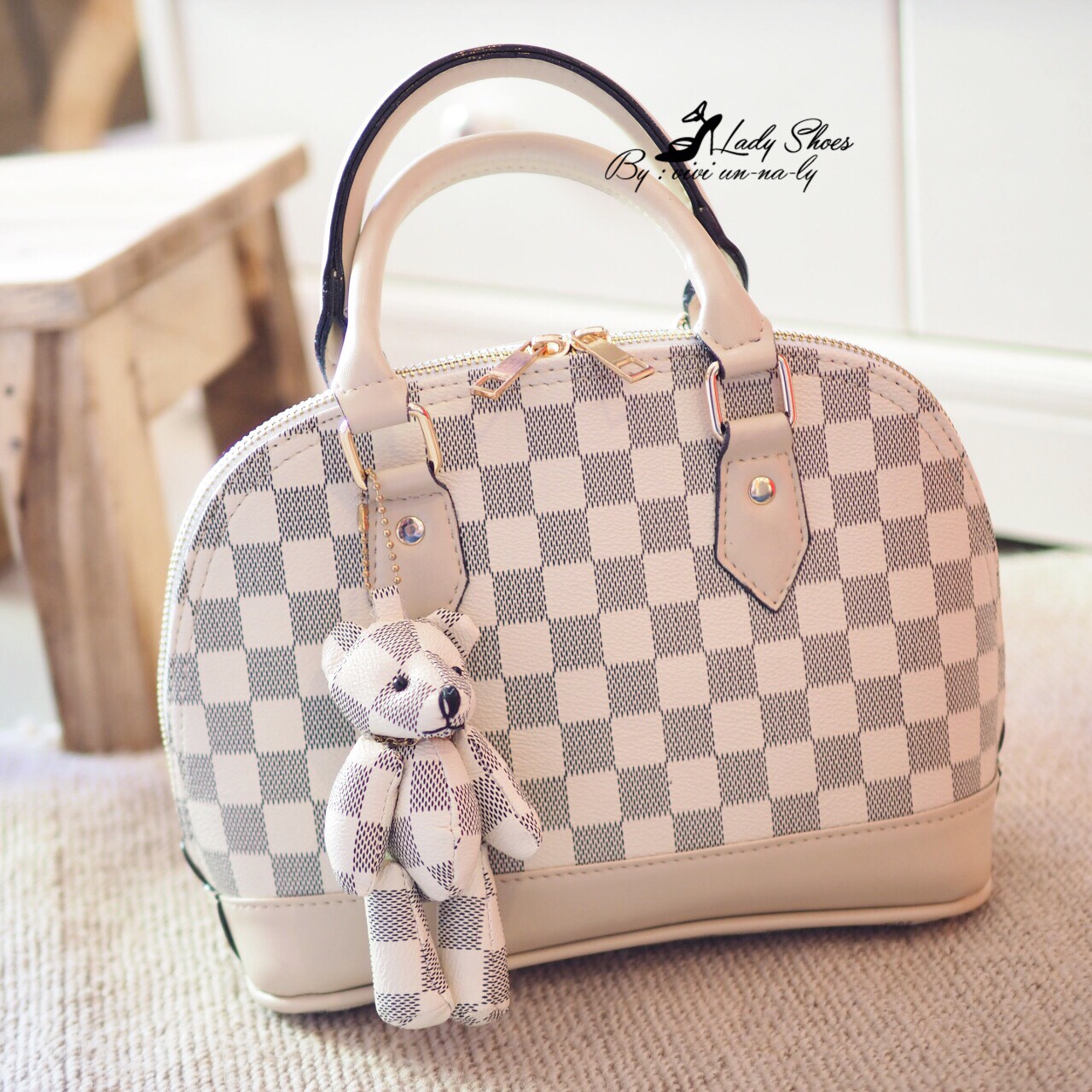 กระเป๋า Loius Damier Style (สีครีม)