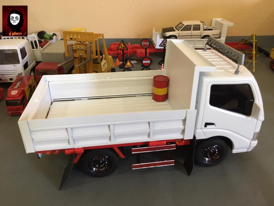 รถหกล้อดั๊มพ์จำลอง