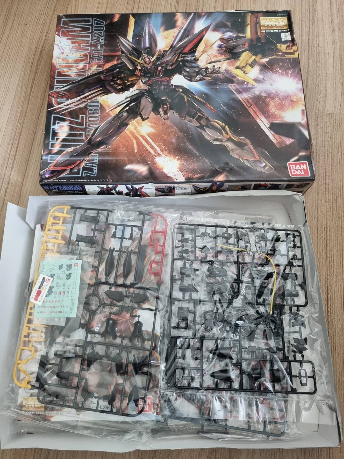 โมเดล MG 1/100 GAT-X207 Blitz Gundam by Bandai