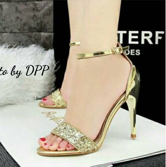 พร้อมส่ง : รองเท้าส้นทอง (สีทองอ่อน)