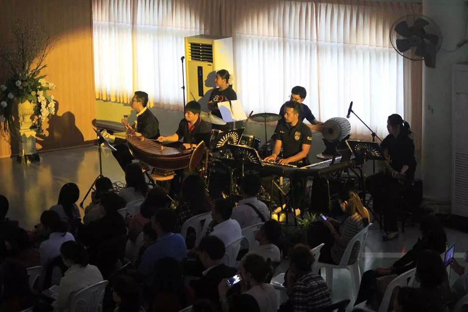 บริการ FOLLOW LIGHT