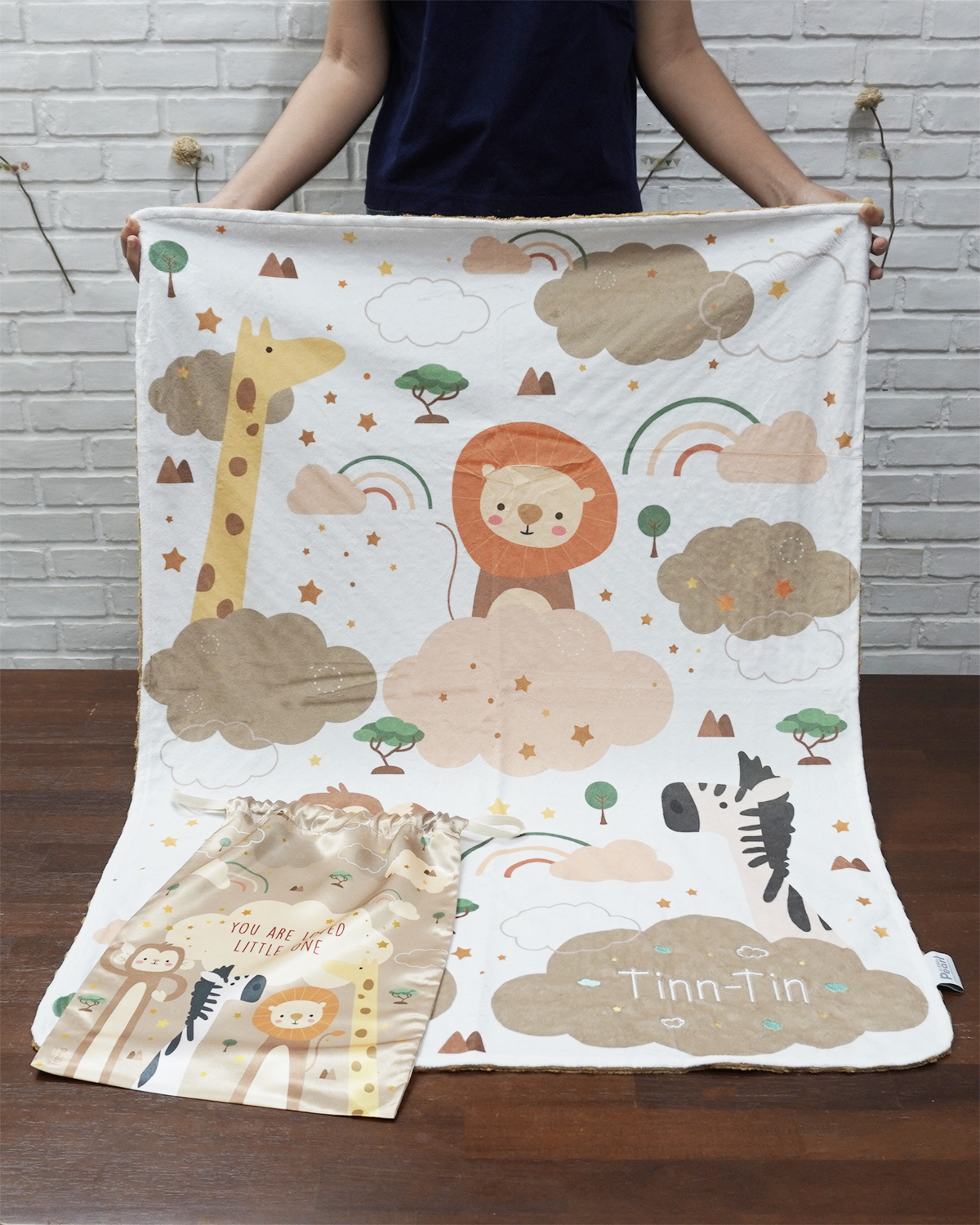 ผ้าห่ม Minky ลาย Safari 75x100cm แบบปักชื่อ ด้านหลังสีน้ำตาล