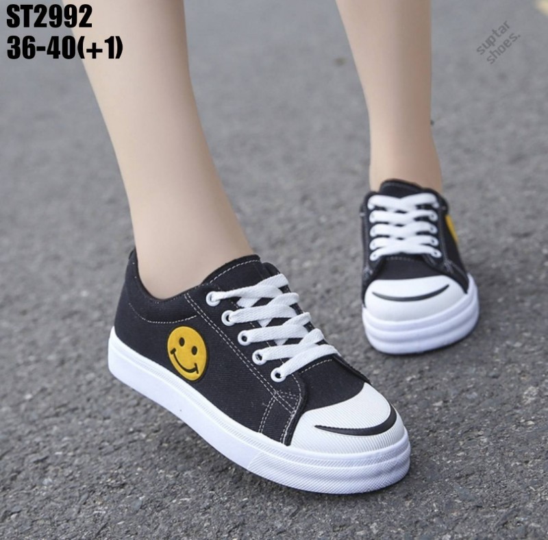 รองเท้าผ้าใบแฟชั่นแต่งหน้ายิ้ม (สีดำ)