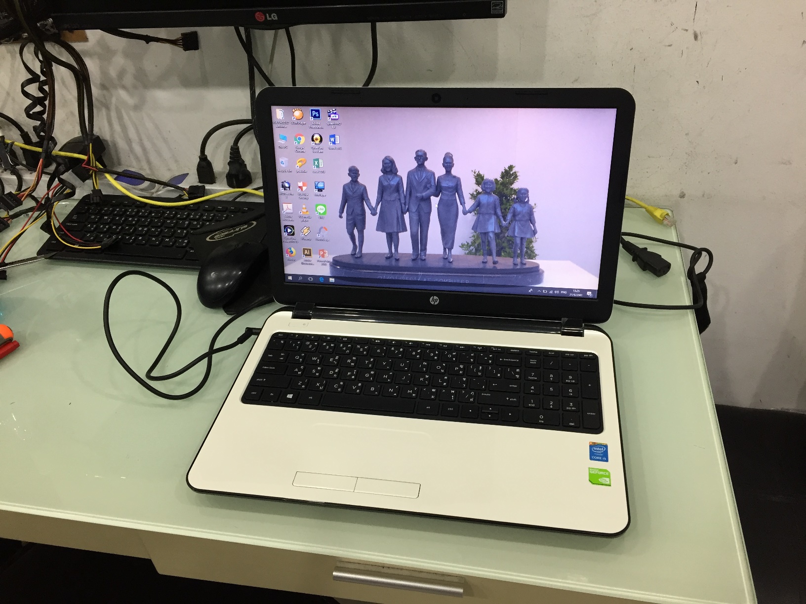 HP 15-r215TX