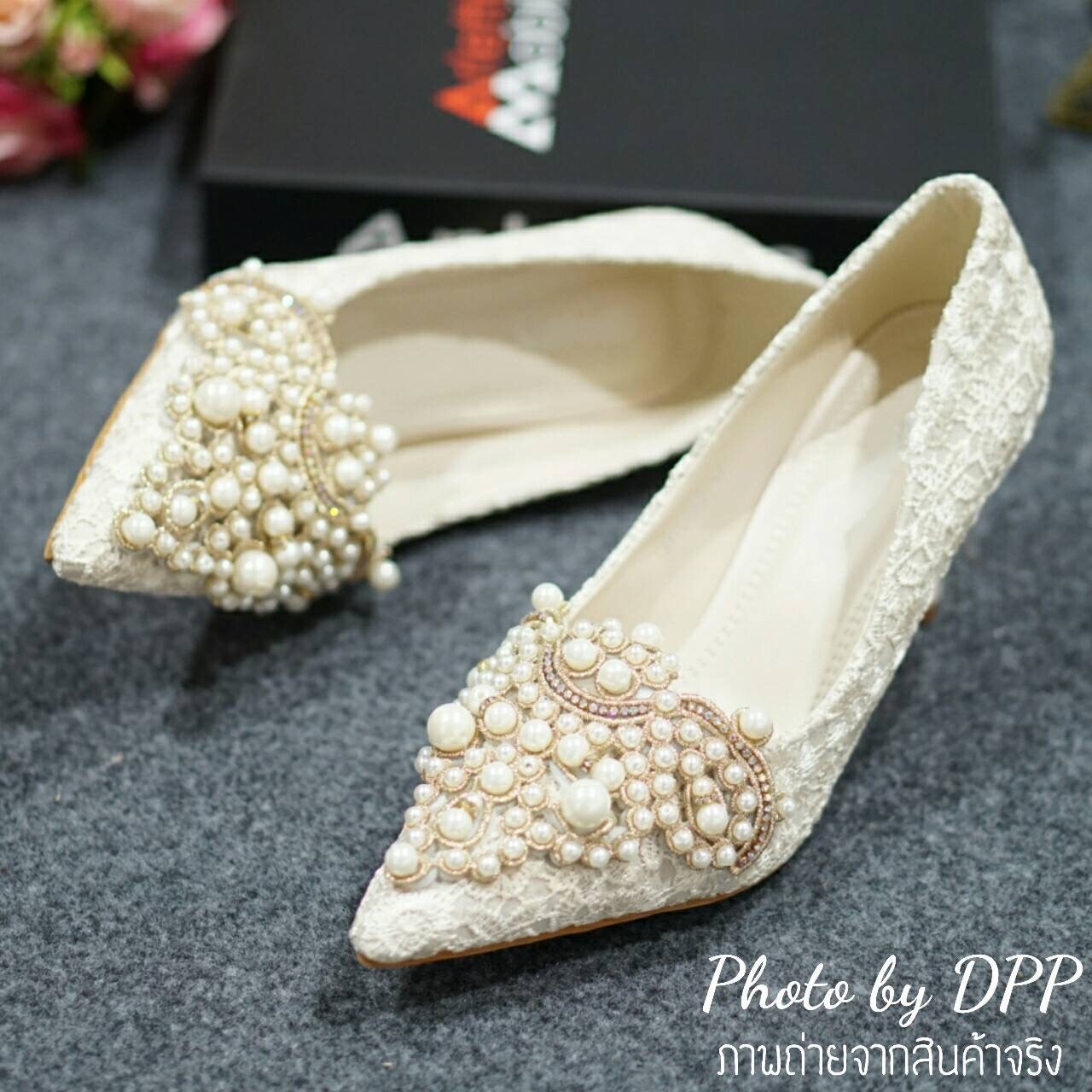 พร้อมส่ง : รองเท้าคัทชูลูกไม้ประดับมุข