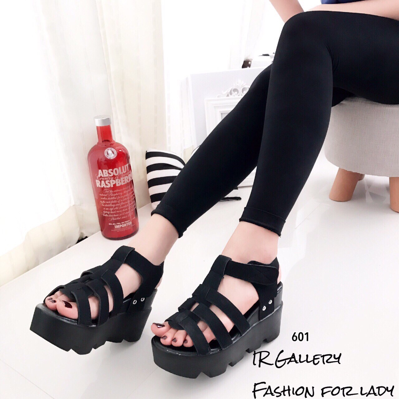 รองเท้าลำลองส้นเตารีดหน้าสาน (สีดำ)