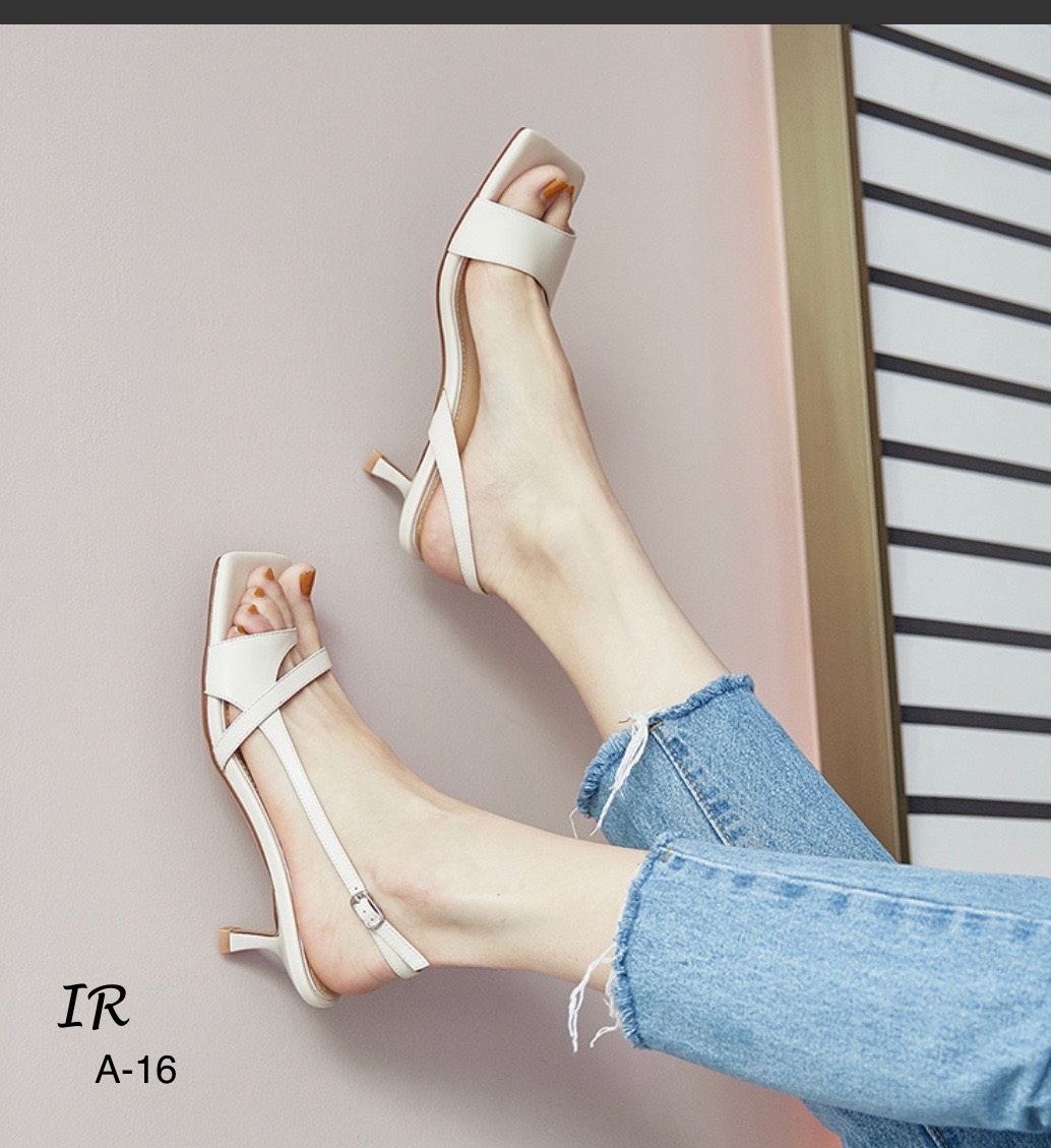 รองเท้ารัดส้นแต่งสายคาด (สีครีม)