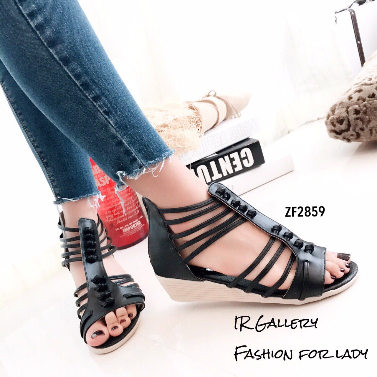รองเท้าลำลองส้นเตารีดสไตล์ Gladiator (สีดำ)