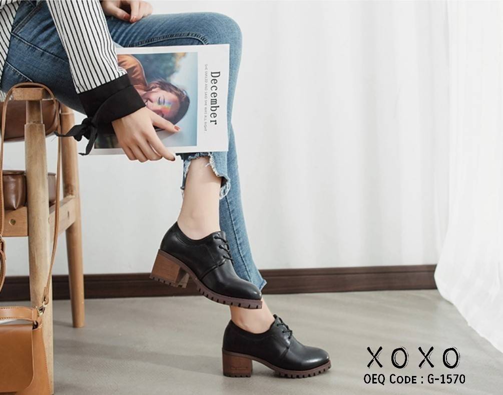 รองเท้าผ้าใบเสริมส้นทรง Oxford (สีดำ)