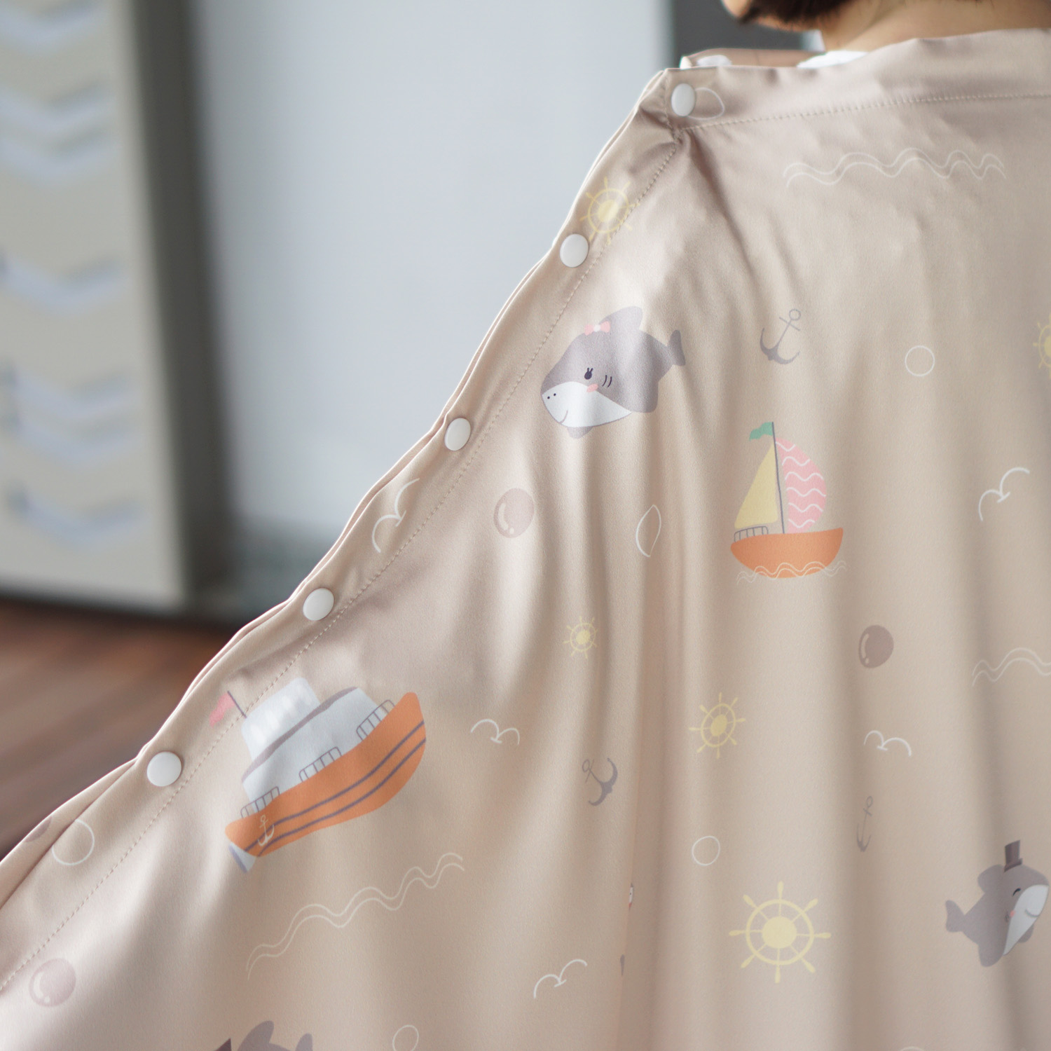 ผ้าคลุมให้นม 3in1 (รุ่นมีกระดุม ถอดโครงได้) แบบสั่งทำใส่ชื่อ ลาย Shark - Brown
