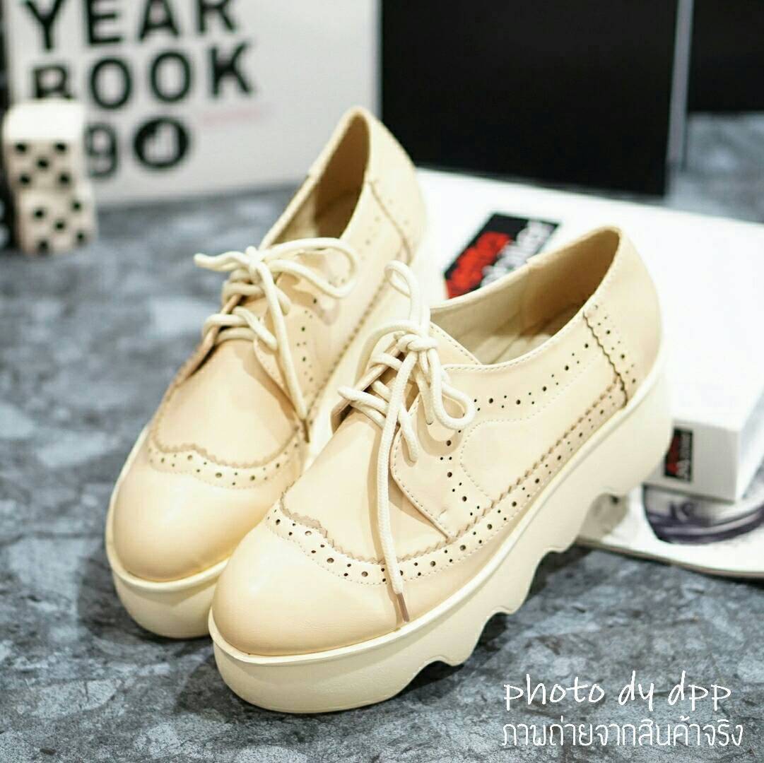 พร้อมส่ง : รองเท้าผ้าใบเสริมส้นทรง Oxford (สีครีม)