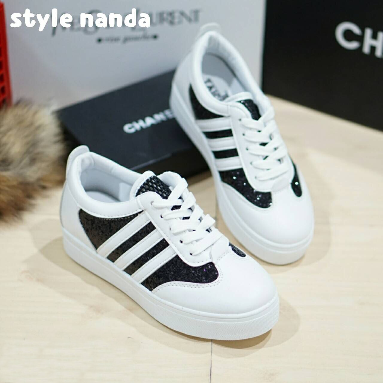 รองเท้าผ้าใบ Style Nanda (สีดำ)