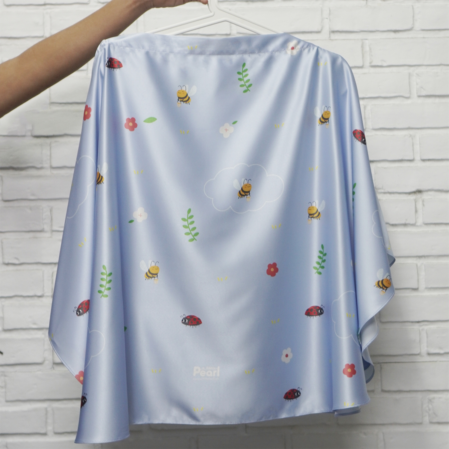 ผ้าคลุมให้นม สั่งทำใส่ชือ ลาย Bee & Ladybug - Blue