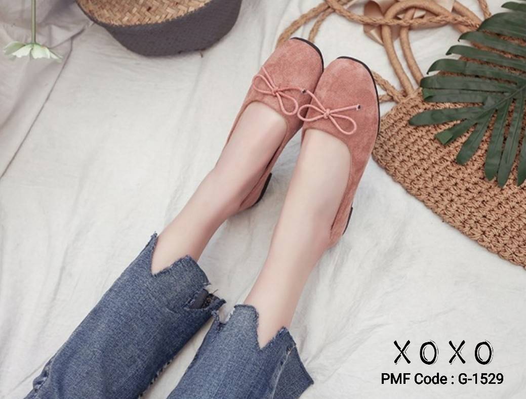 รองเท้าส้นแบนแต่งริบบิ้น (สีครีม)