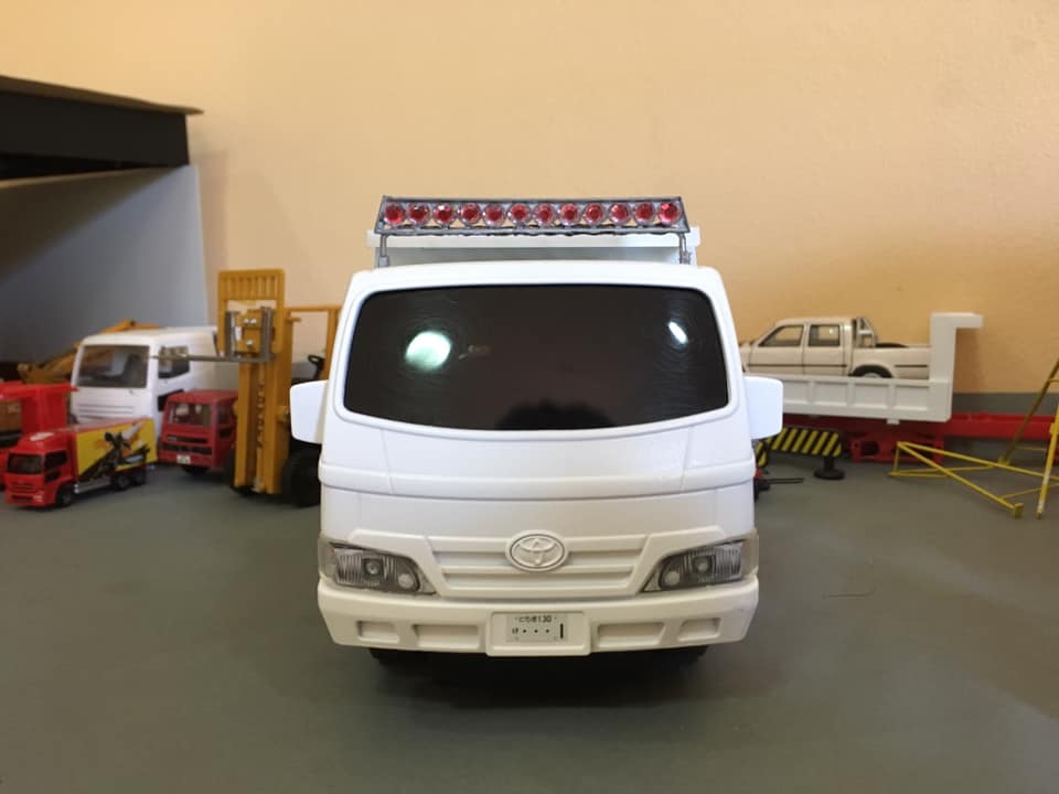 รถหกล้อดั๊มพ์จำลอง