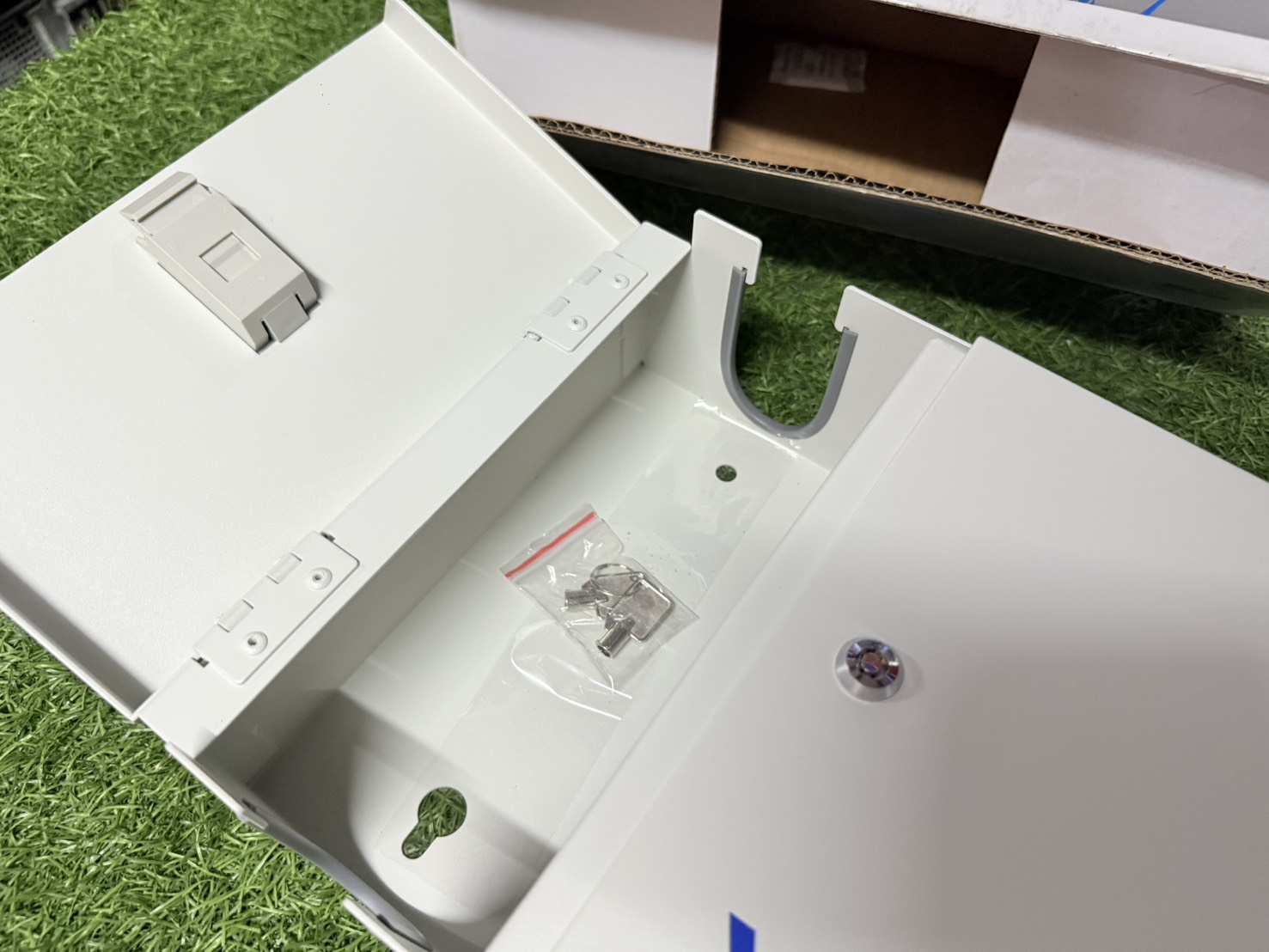 ตู้เก็บสายไฟเบอร์ออฟติก Link 6-24 Port F.O.Rack Wall Mount Enclosure (UF-2022A) ของใหม่ แกะถ่ายรูป