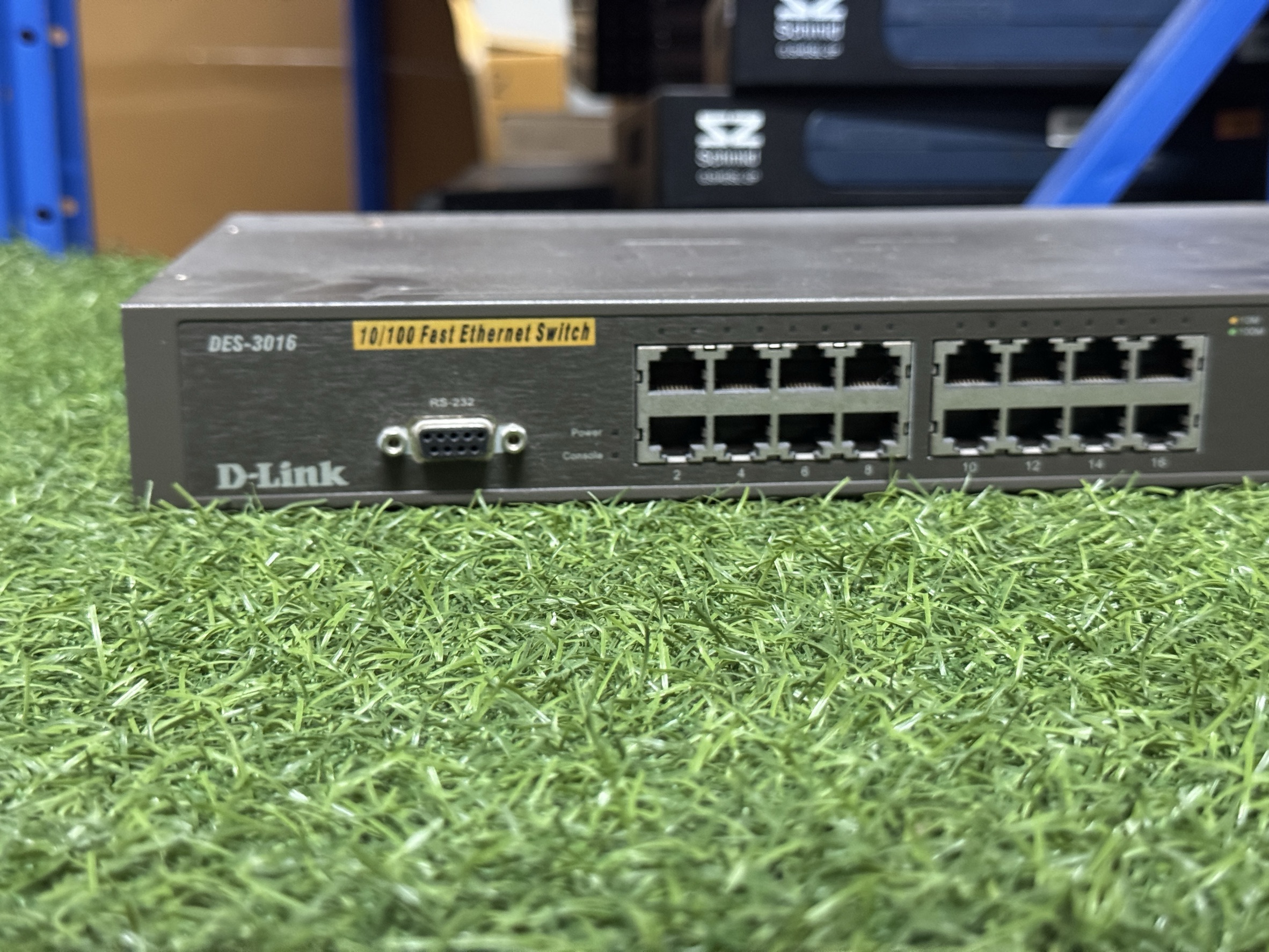 สวิตซ์ฮับ D-Link DES-3016