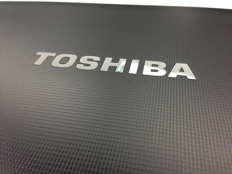 TOSHIBA Satellite C800-1030X