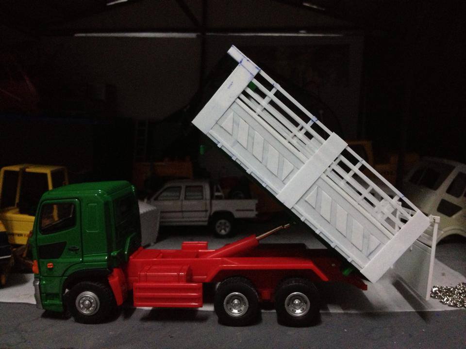 ต่อกระบะโมเดลรถบรรทุกจำลองฮีโน่ 700 1/43