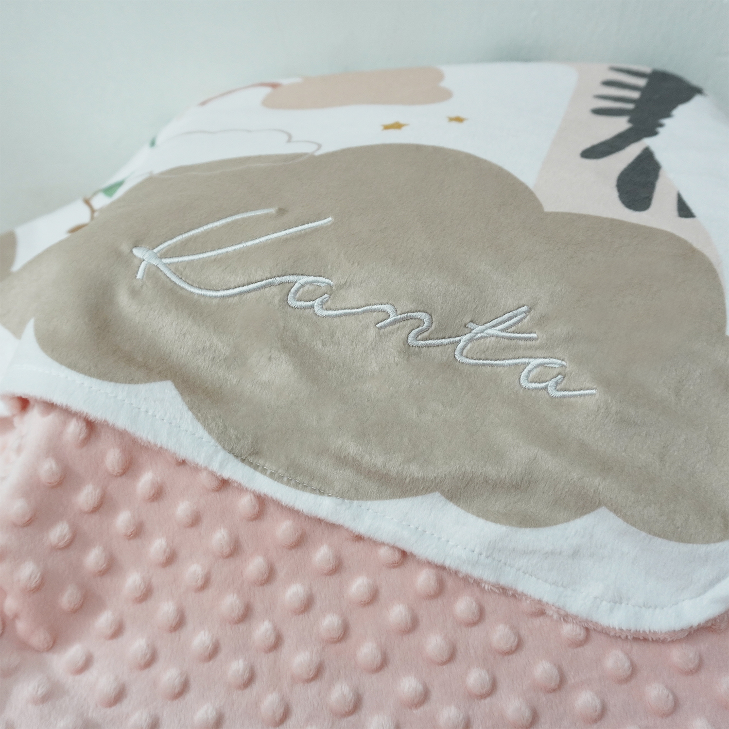 ผ้าห่ม Minky ลาย Safari 75x100cm แบบปักชื่อ ด้านหลังสีชมพู