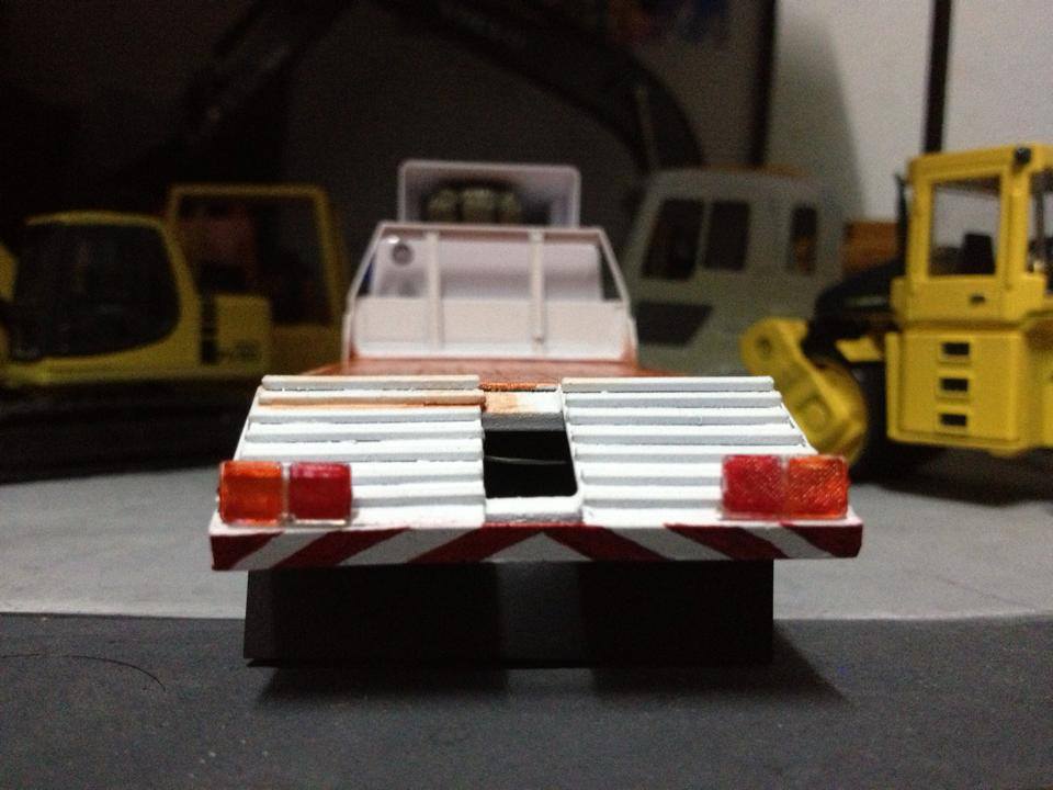 โมเดลรถบรรทุกเทรนเลอร์ย้ายรถขุด 1/48