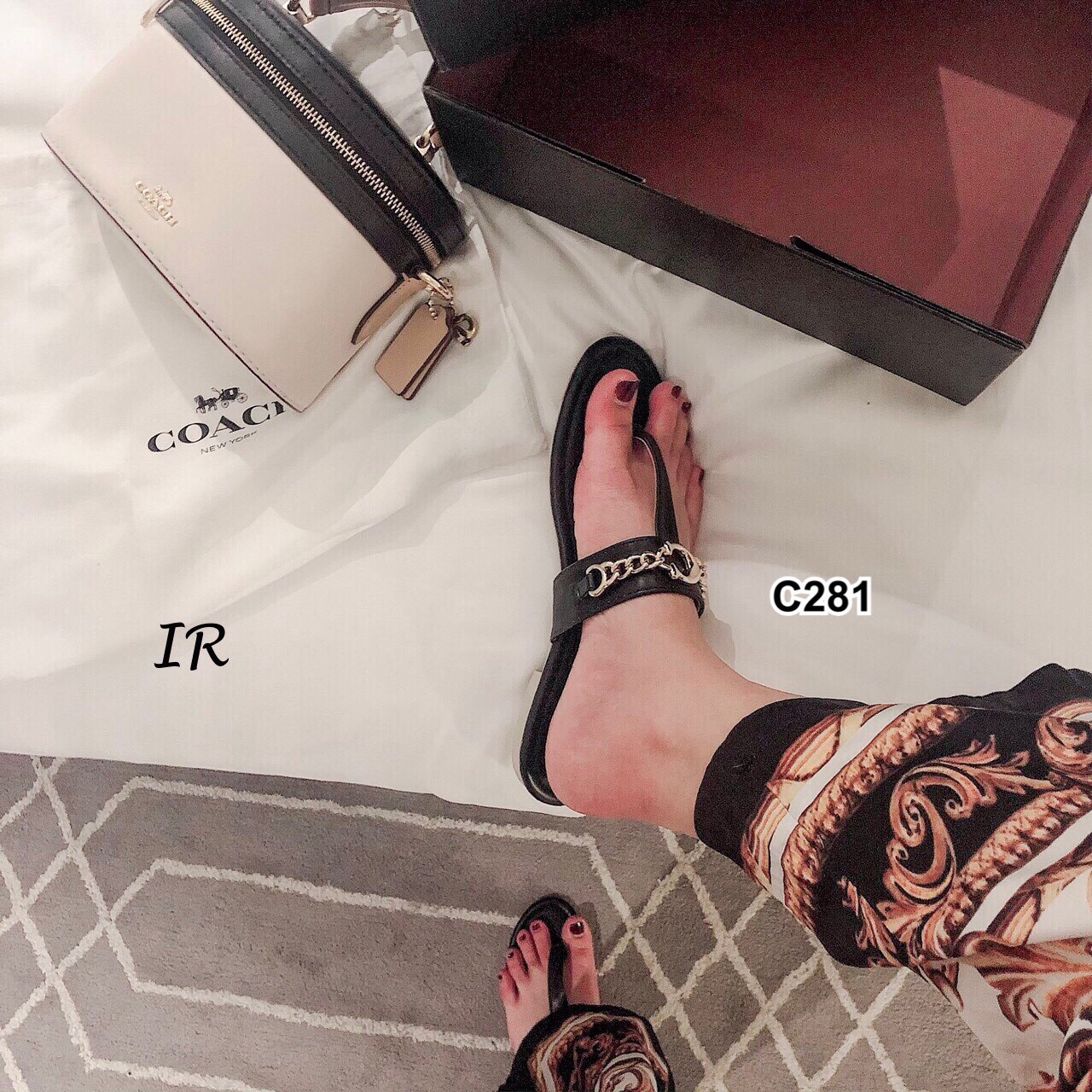 รองเท้าแตะคีบแต่งอะไหล่ (สีน้ำตาล)