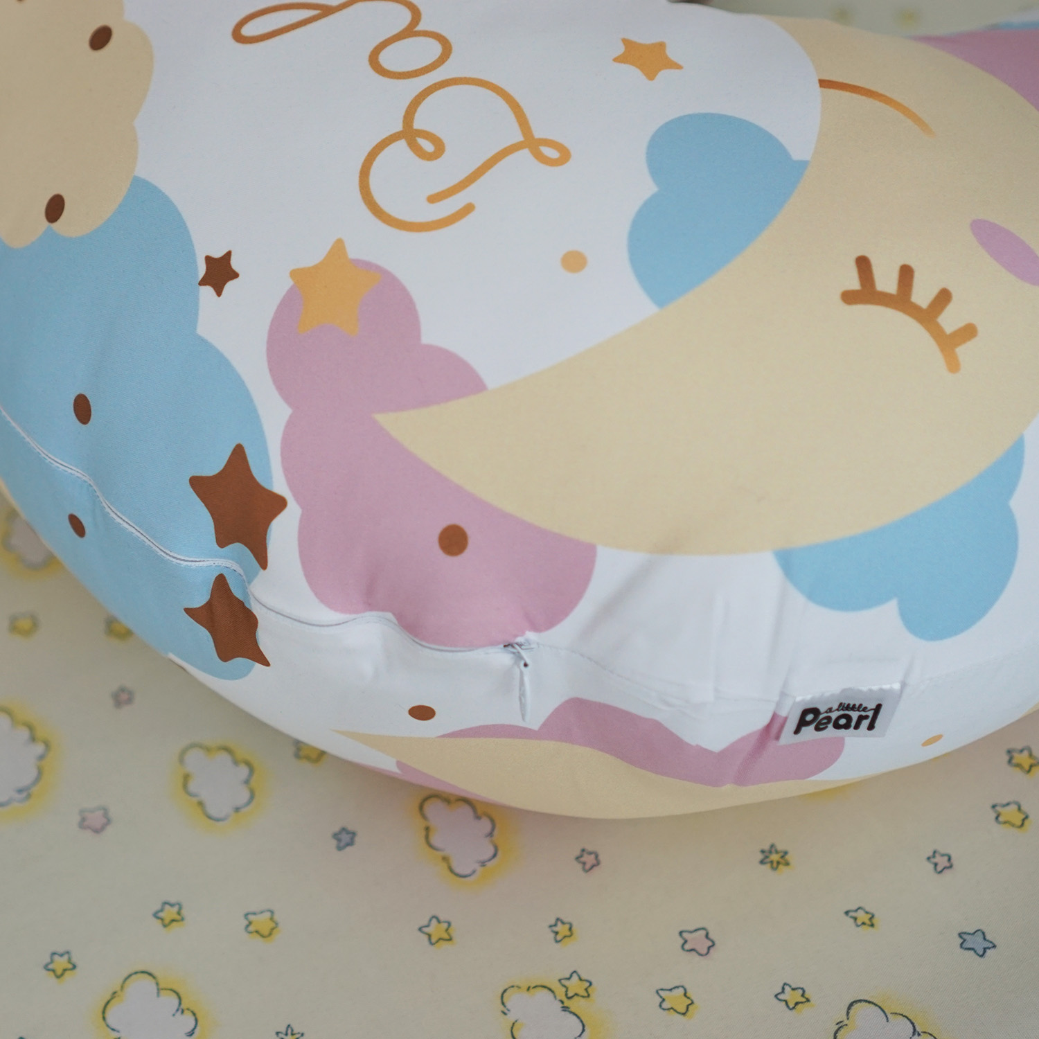 ชุดของขวัญเด็กแรกเกิด BP2 หมอนหลุม + หมอนรองให้นม ลาย Moon - White