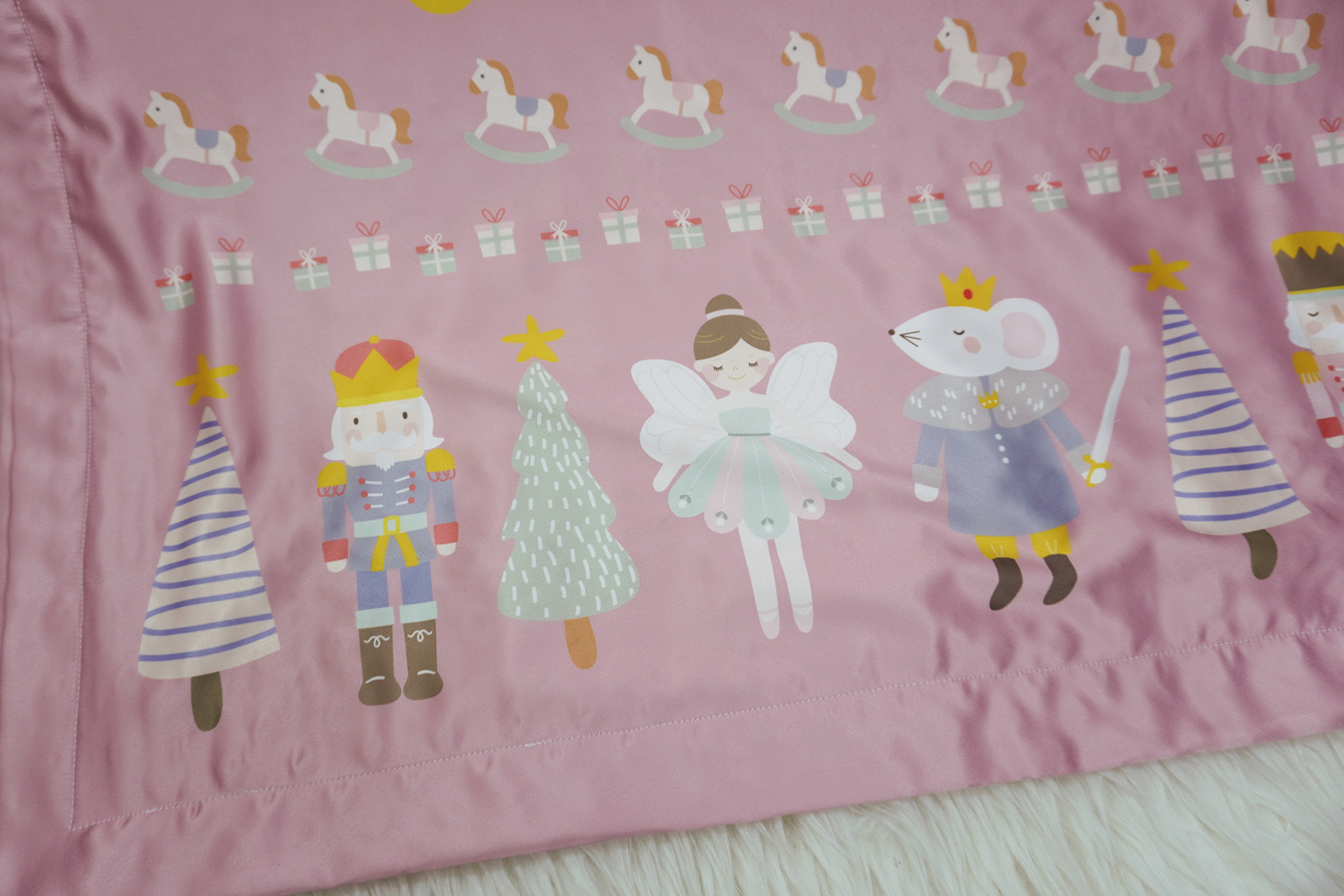 ผ้าห่มสั่งทำใส่ชื่อ The Nutcracker and the Sugar Plum Fairy - Pink