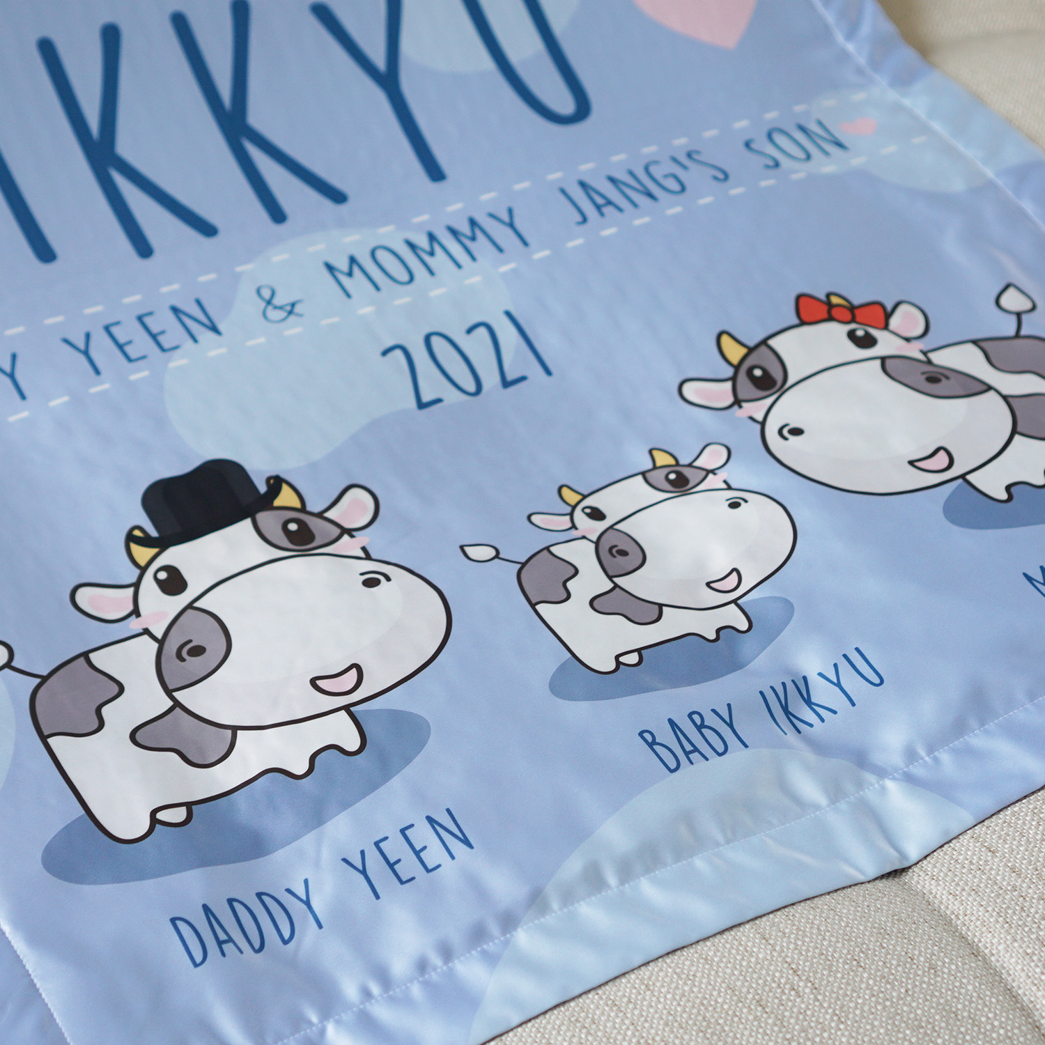 ผ้าห่ม สั่งทำใส่ชื่อ ลาย Cow1 - Indigo