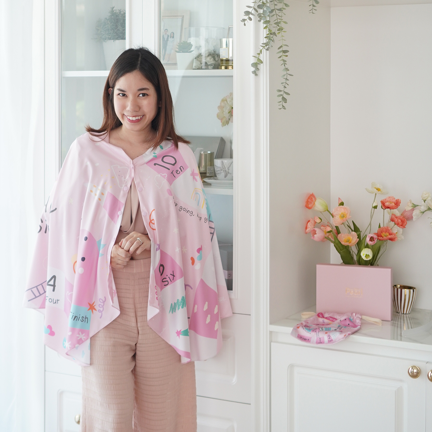 ผ้าคลุมให้นม (รุ่นมีกระดุม ถอดโครงได้) พร้อมส่ง ลาย Snake and Ladders - Pink