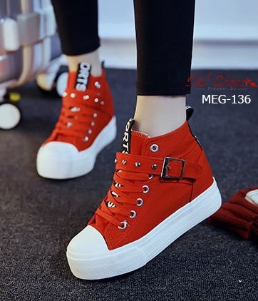 รองเท้าผ้าใบหุ้มข้อแต่งหมุด (สีแดง)