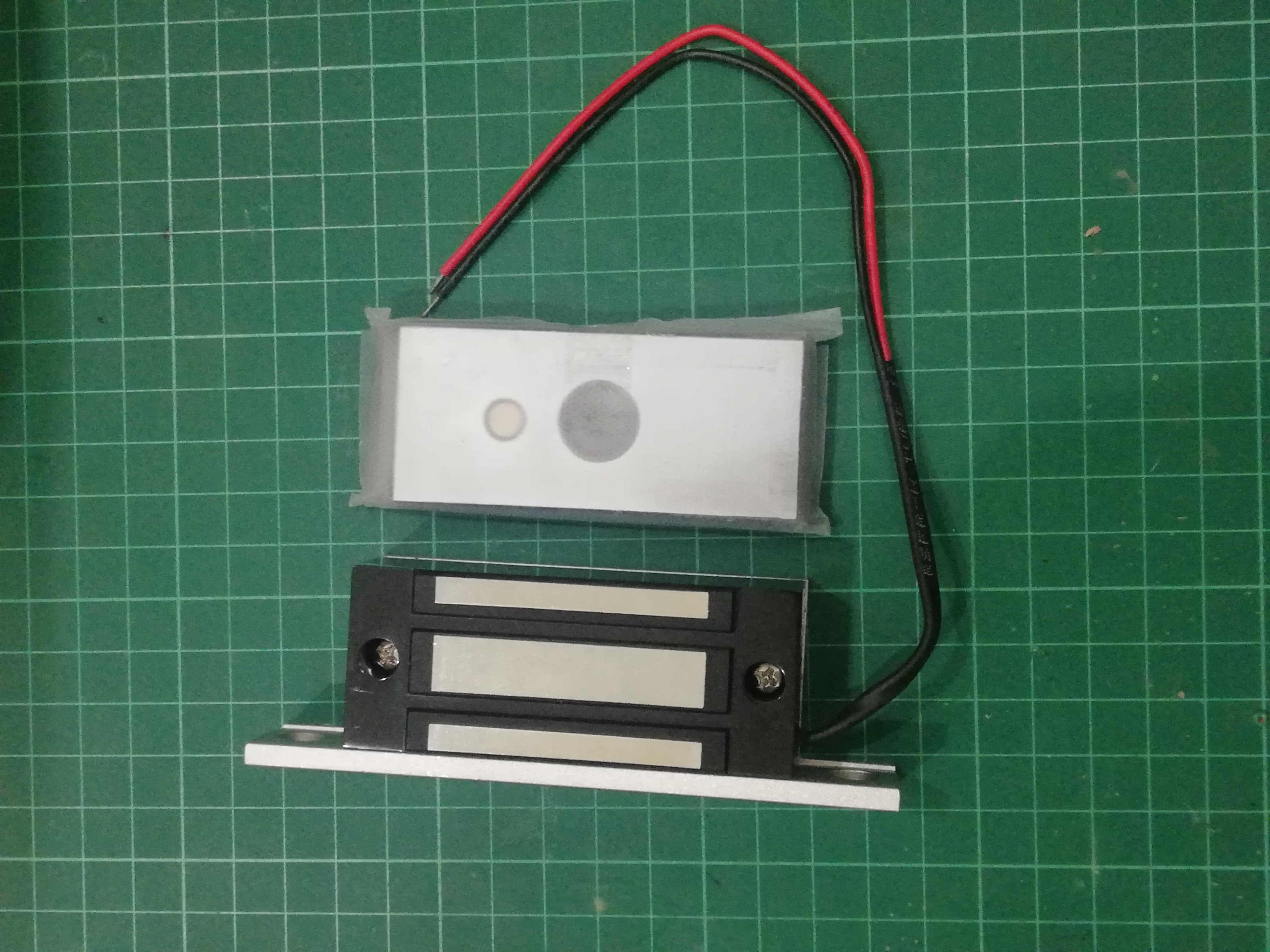 Magnetic lock Type D 12VDC