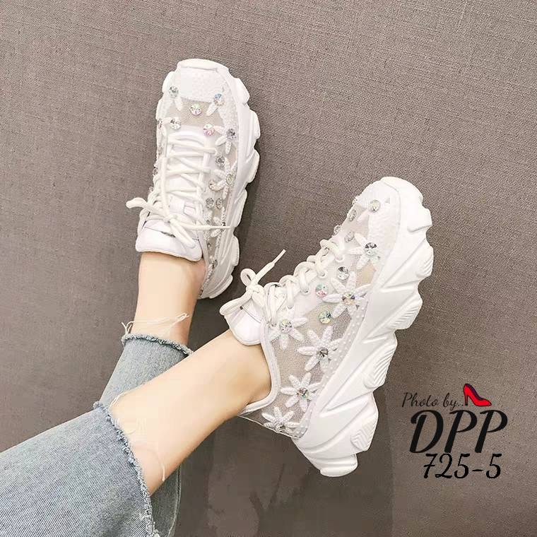 รองเท้าผ้าใบแฟชั่นปักลายดอกไม้แต่งเพชร