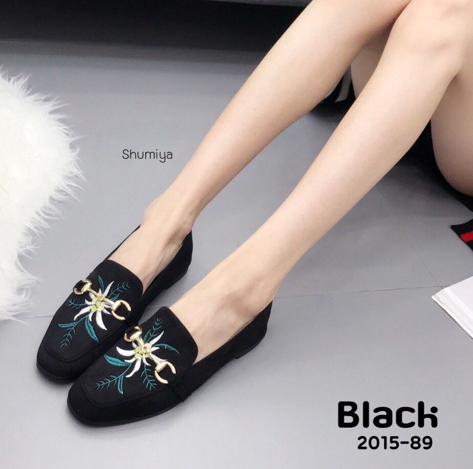 รองเท้าคัทชุทรงสวมปักลาย (สีชมพู)