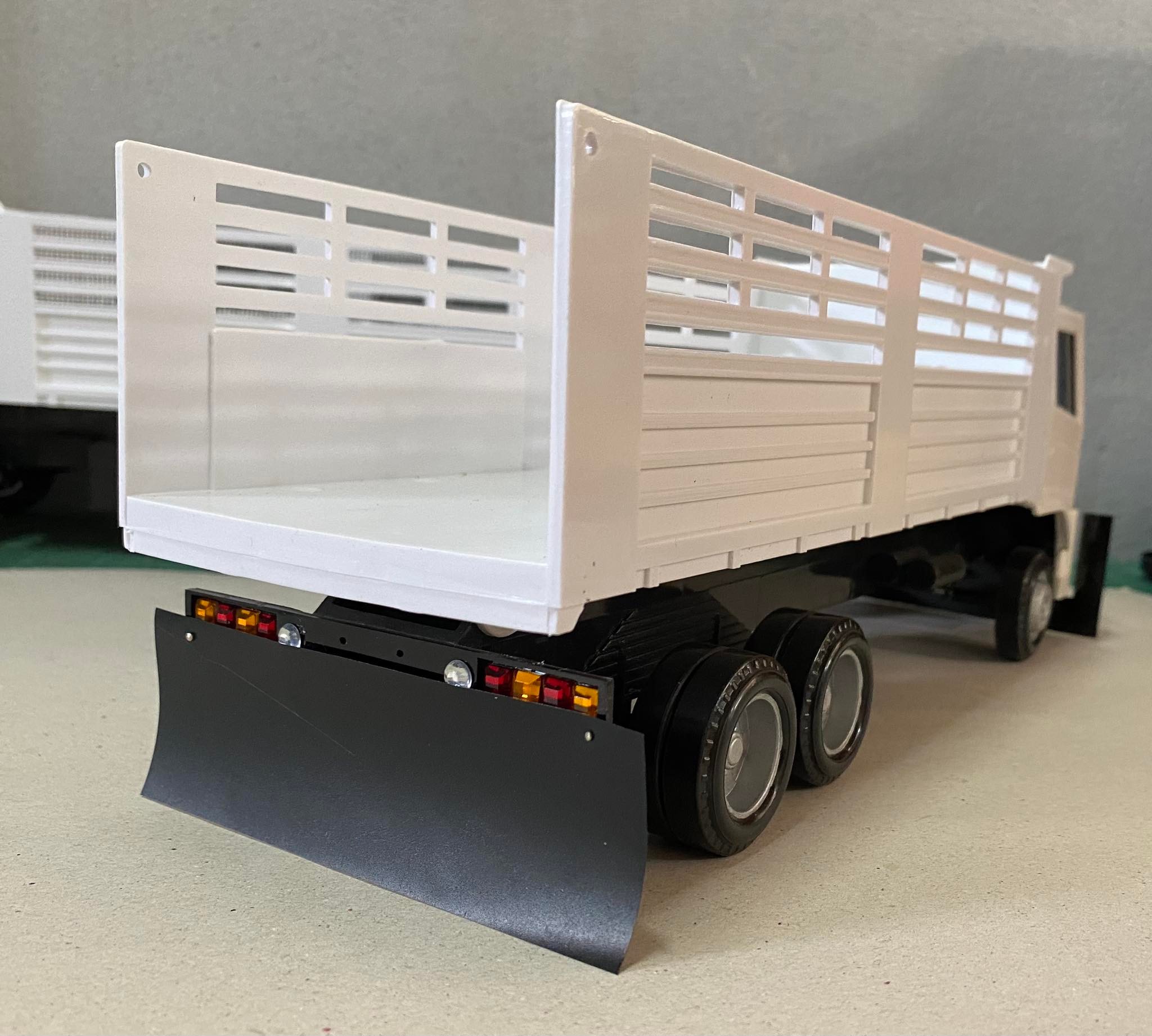 รถดั้มแต่งน้อย