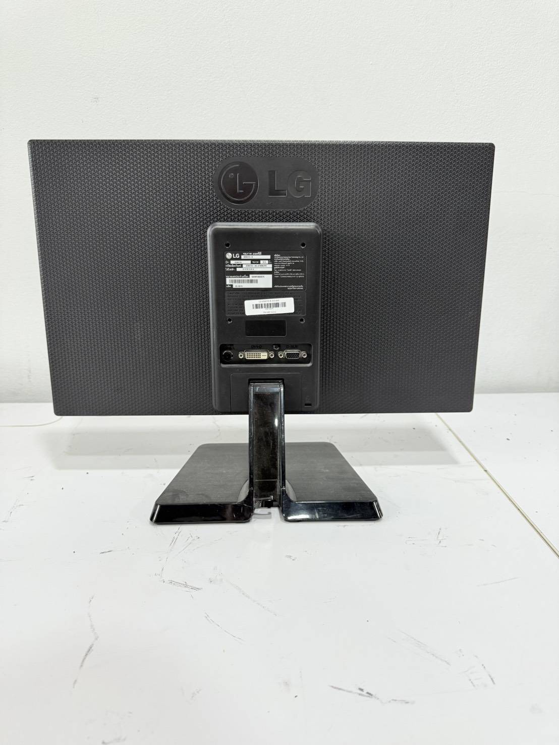 Monitor LG 20M37D-B 19.5-inch ไม่มี adapter จอสวยใช้งานได้ปกติ