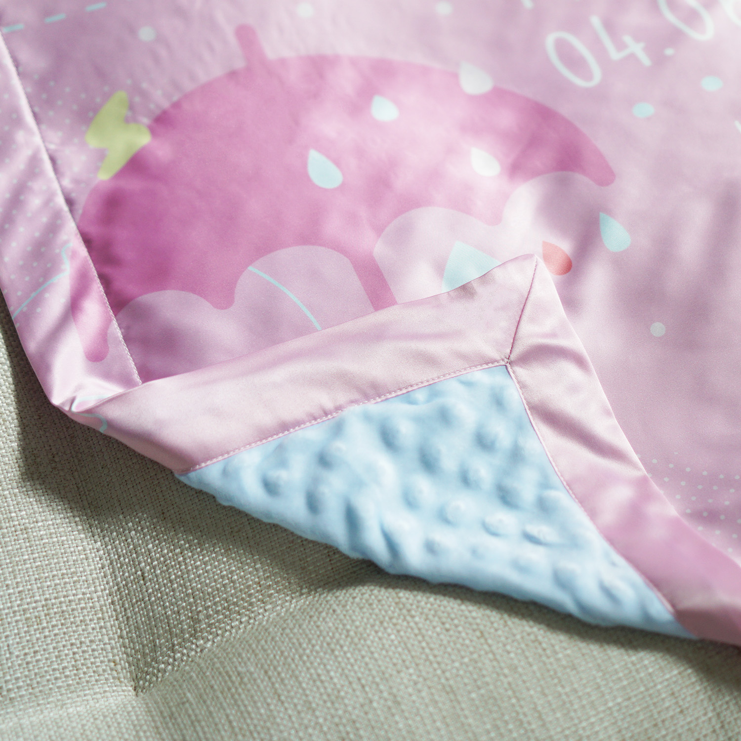 ผ้าห่มเด็ก ใส่ประวัติแรกเกิด ลาย Raindrops - Pink
